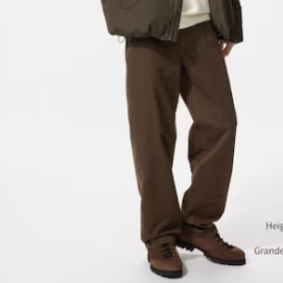 Uniqlo STRAIGHT CHINO PANTS/ Relaxed Fit 35 Waist Dark Brown - Picture 1 of 4